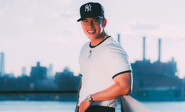 Daddy Yankee regresa como DY con “Sonríele”